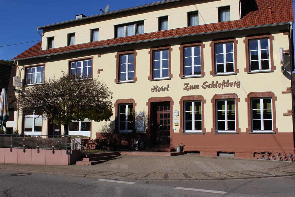 Hotel Restaurant Zum Schlossberg Wadern Bagian luar foto